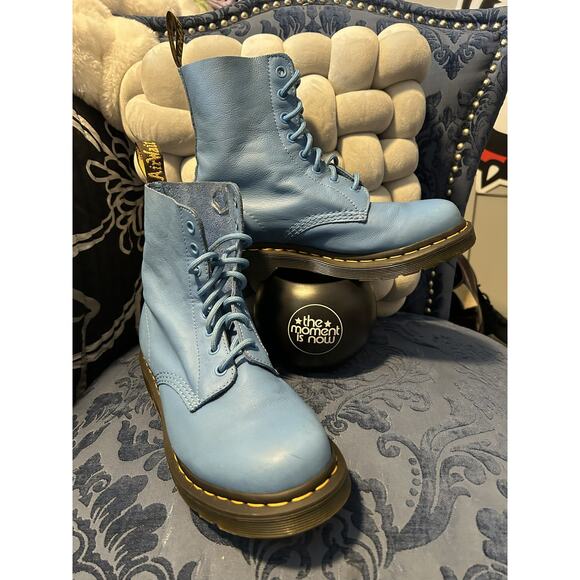Dr Martens Bright Baby Blue Smooth Leather Size 8/EU 39 - Picture 1 of 7